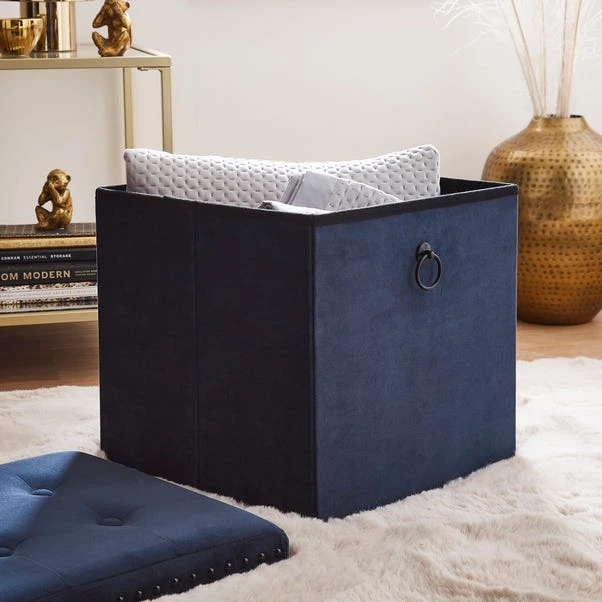 Dunelm Luxe Traveller Navy Velvet Cube - Image 2